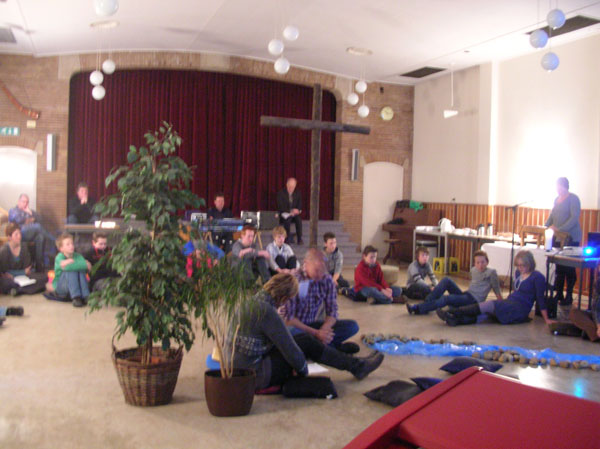 Jeugdkerk met gospelband Amio